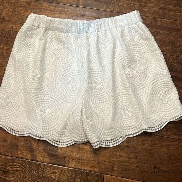 TRINA TURK White Embroidered Hanah Short In White, size SMALL - Picture 5 of 8